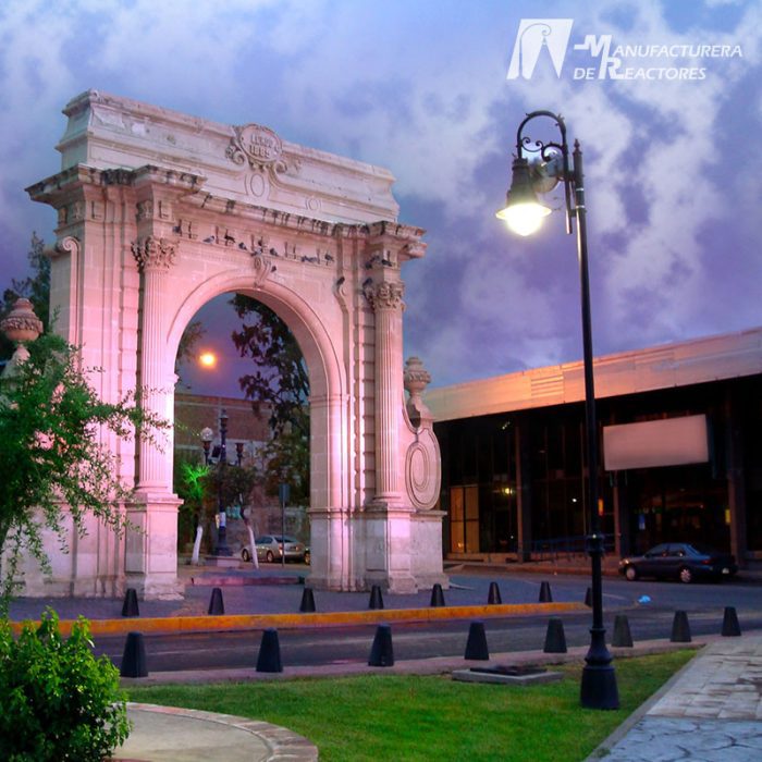 Poste Mérida y Luminaria 1900 Parque Lerdo Chihuahua