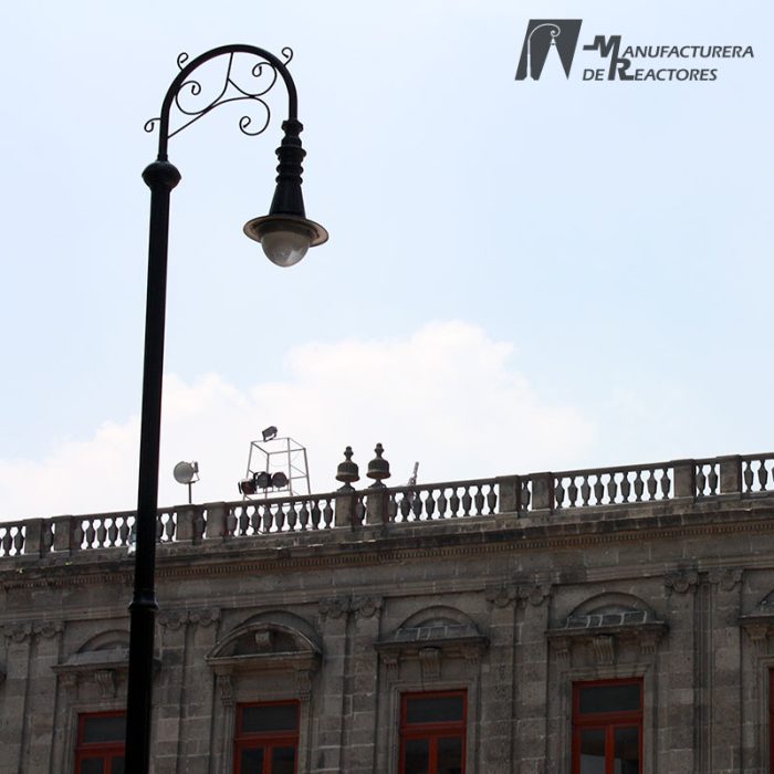 Poste Toluca junto a edificio