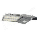 Luminaria LED PROMETEO instalada para alumbrado público en calle urbana