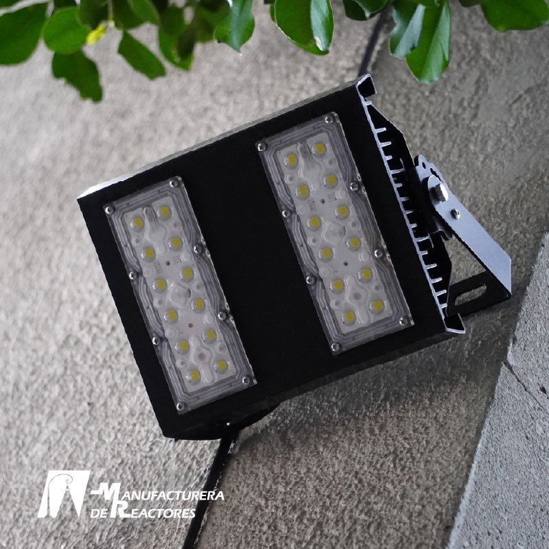 Proyector Zeus 100W Fachada